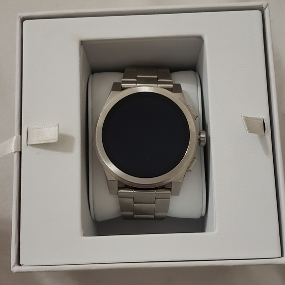 Michael Kors Access Smartwatch - Picture 1 of 4